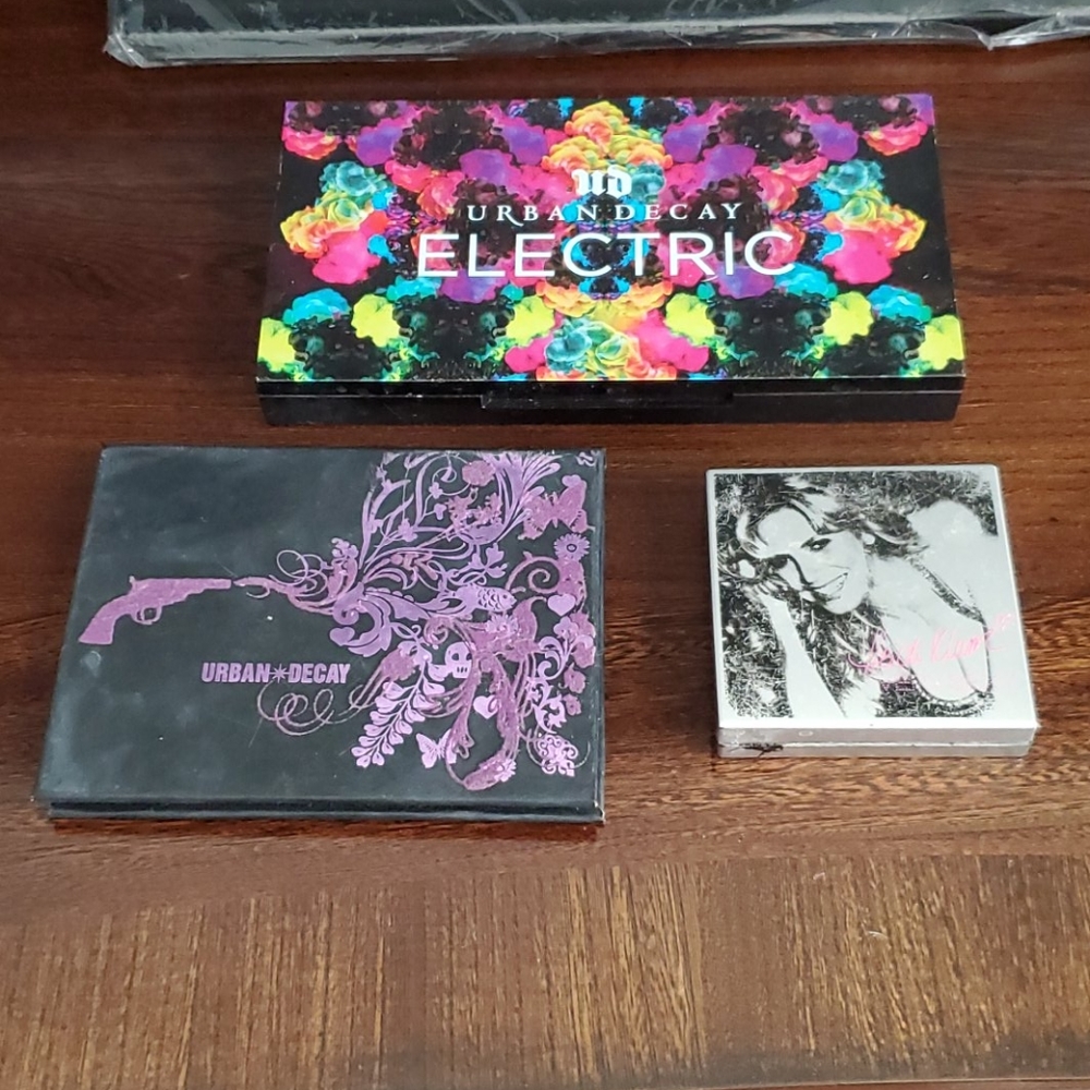 Urban Decay bundle gently used palettes